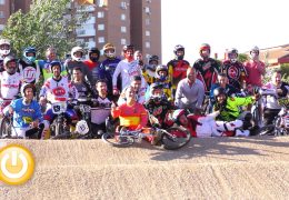 Badajoz rinde homenaje a sus campeones del BMX